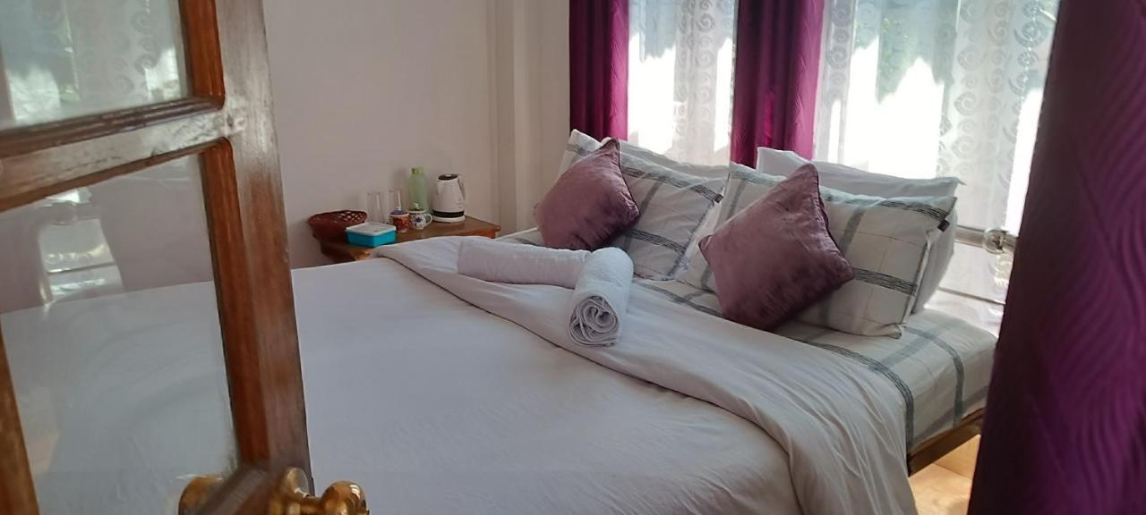 Mansarover Home Stay カリンポン エクステリア 写真